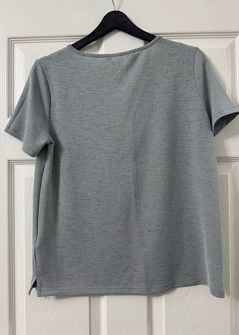 Gri V Yaka Kısa Kollu Rahat Tişört - Görsel 3