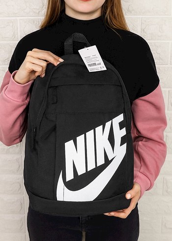 Nike Siyah Fermuarlı Sırt Çantası