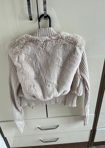Bershka Bej Kürk Detaylı Kadın Mini Triko Mont