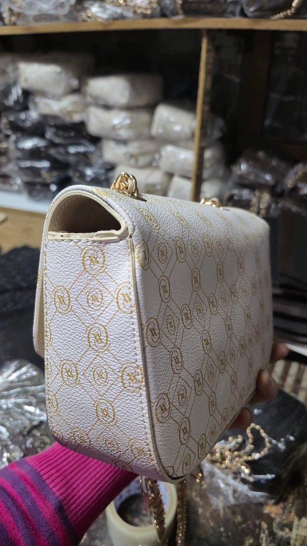 Zincir Detaylı Beyaz Yılan Desenli Kadın Çanta - Görsel 5