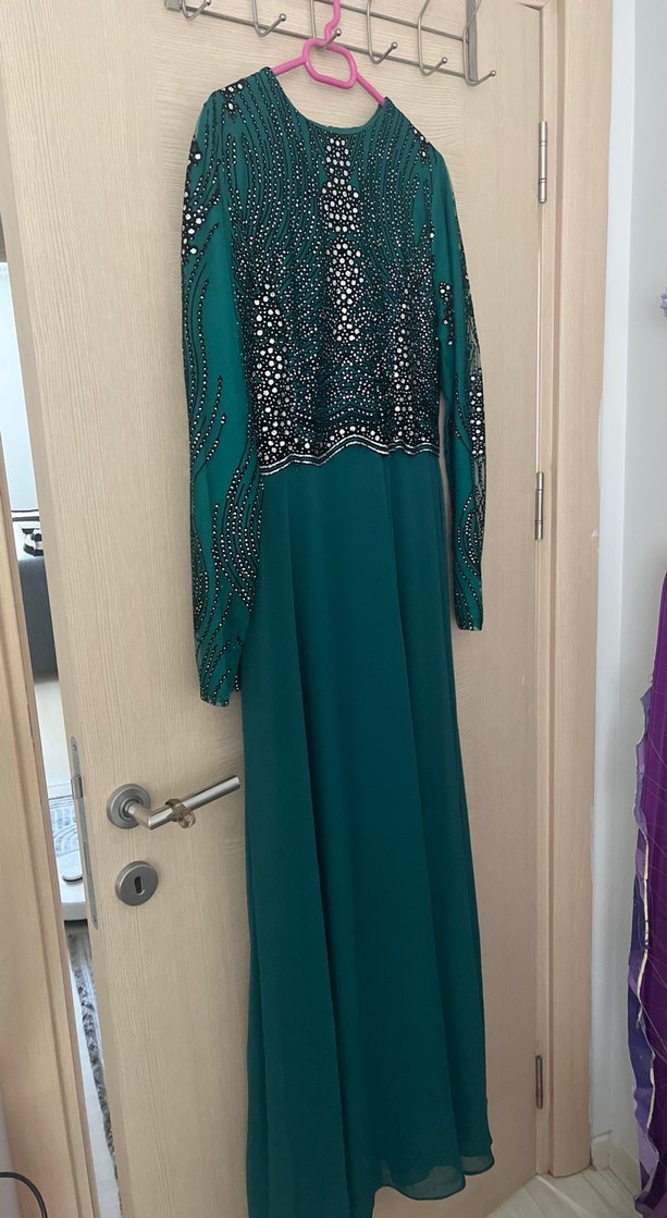 Zümrüt yeşili taşlı abiye - Görsel 2