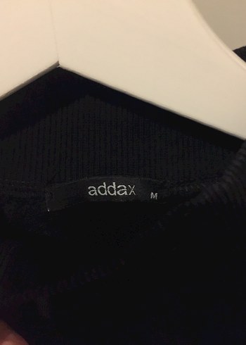 m Beden Siyah Yüksek Yakalı Kadın Crop Sweatshirt