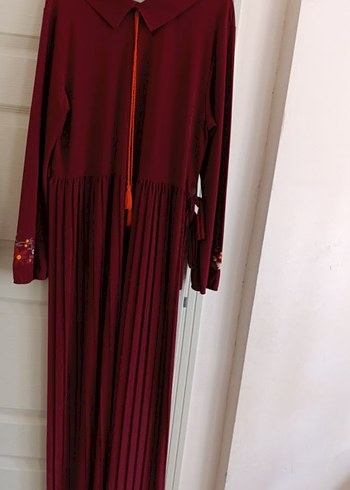 Bordo Piliseli Uzun Kollu Nakışlı Elbise