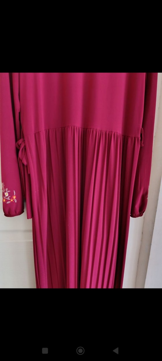 Bordo Piliseli Uzun Kollu Nakışlı Elbise - Görsel 3