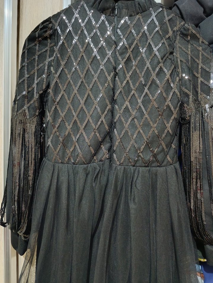 Uzun Siyah Gotik Mezuniyet Elbisesi pul tüy - Görsel 3