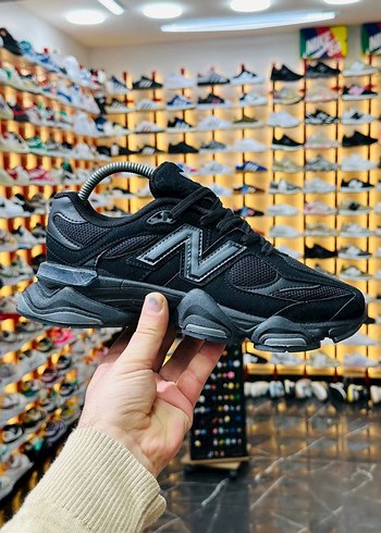 New Balance 9060 Triple Black