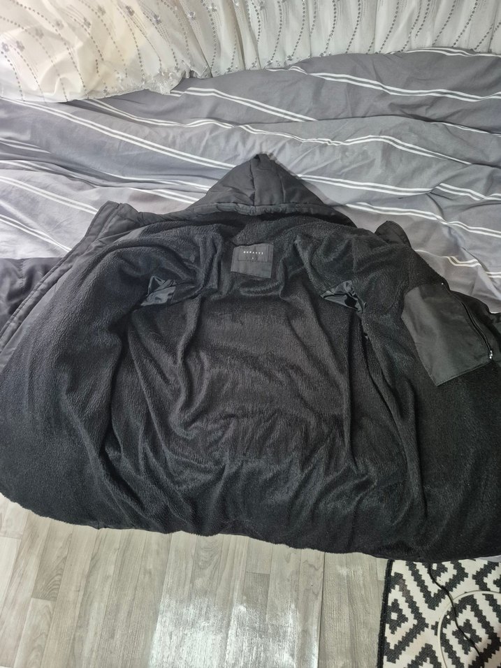 Siyah Kapüşonlu Erkek Mont - Görsel 3