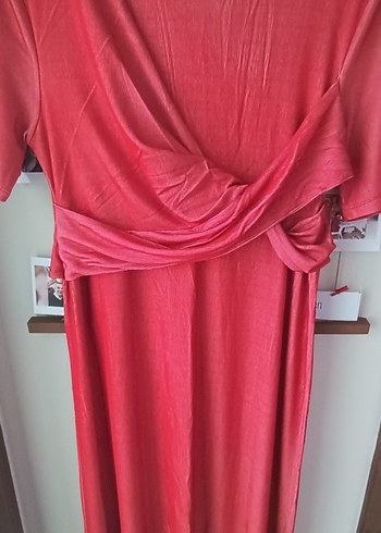 Kırmızı ince beyaz çizgili Drapeli Elbisesi - Görsel 2