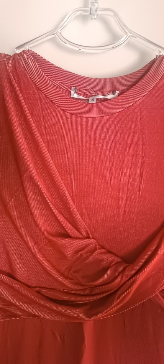 Kırmızı ince beyaz çizgili Drapeli Elbisesi - Görsel 3