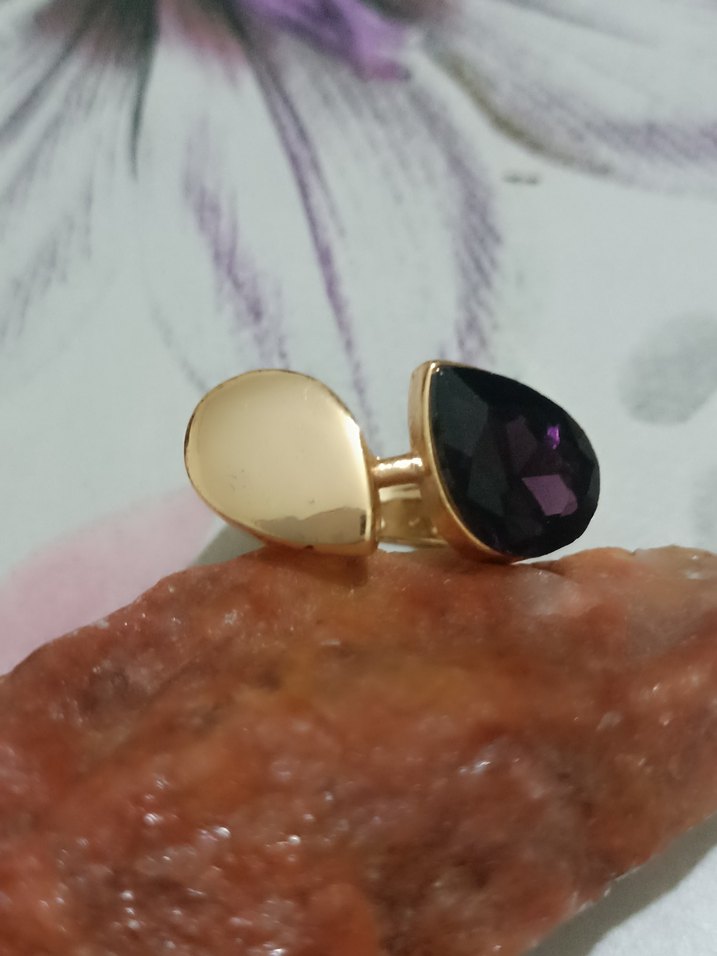 Kilitli Minimalist Altın Yüzük - Görsel 2