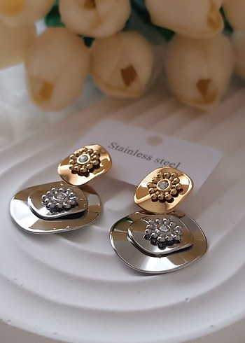 Altın ve Gümüş Renkli Mini Çiçek Küpeler - Görsel 2