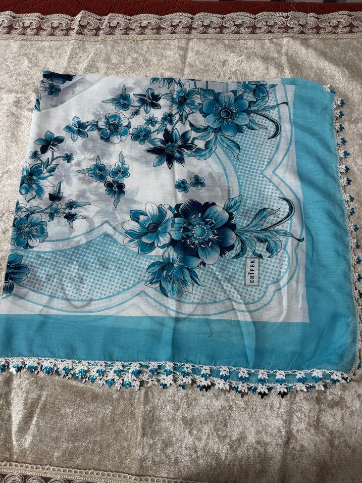 El örgüsü boncuklu kadın eşarp - Görsel 2