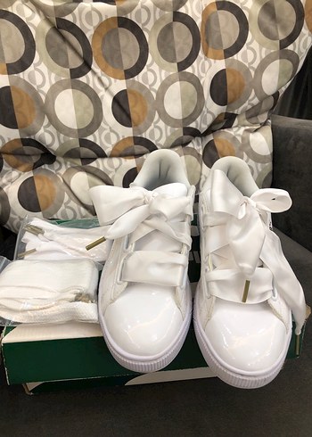Kadın Beyaz Fiyonklu Puma Spor Ayakkabı