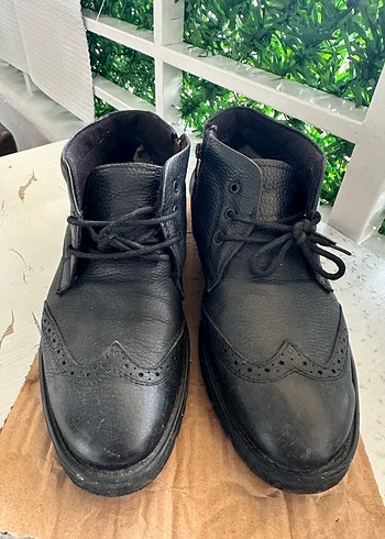 Divarese Siyah Brogue Bagcikli Bilek Bot