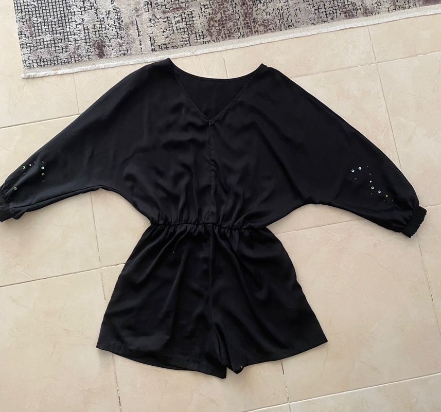 Twist İşlemeli Siyah Kadın Mini Tulum - Görsel 3