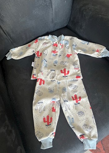 Bebek pijama takımı