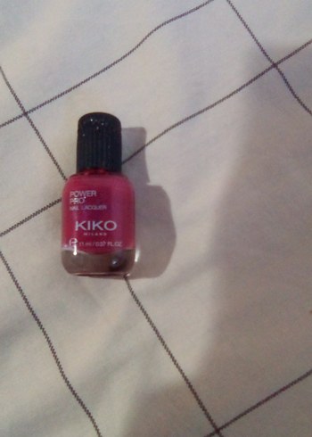 KIKO Parlak bordo oje