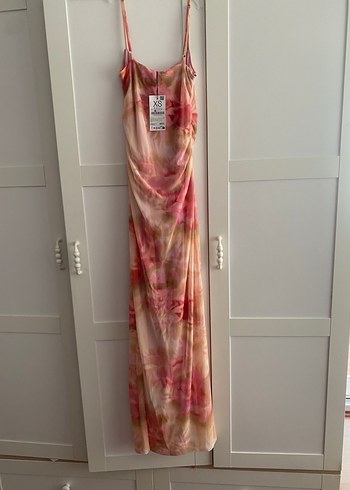 xs Beden Stradivarius Pembe Desenli Uzun Drapeli Elbise