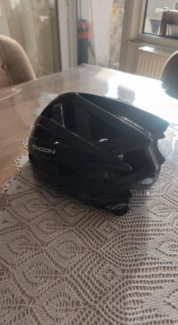 Siyah Moon Biker Kaskı Velcro Özellikli - Görsel 2