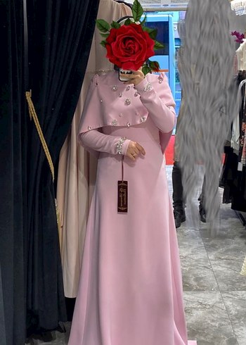 Pembe İşlemeli Yüksek Yakalı Uzun Abiye Elbise