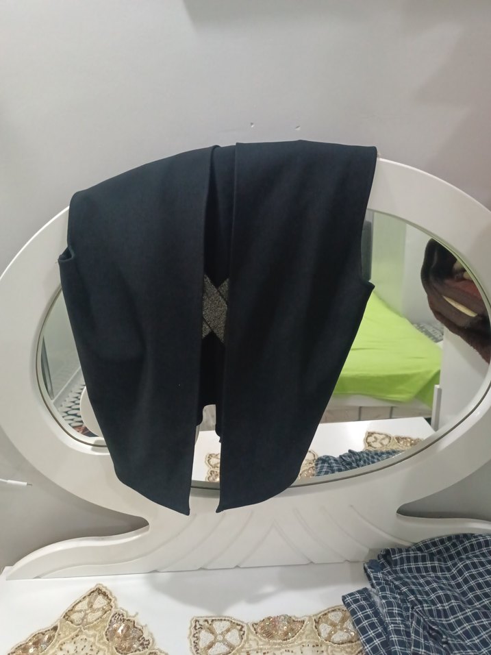 Kolsuz Koyu siyah üst giyim - Görsel 2