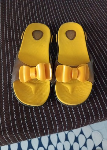 Fiyonklu Sarı Dolgu Topuklu Kadın Terlik - Görsel 2