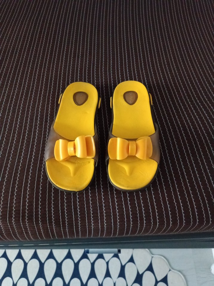 Fiyonklu Sarı Dolgu Topuklu Kadın Terlik - Görsel 3