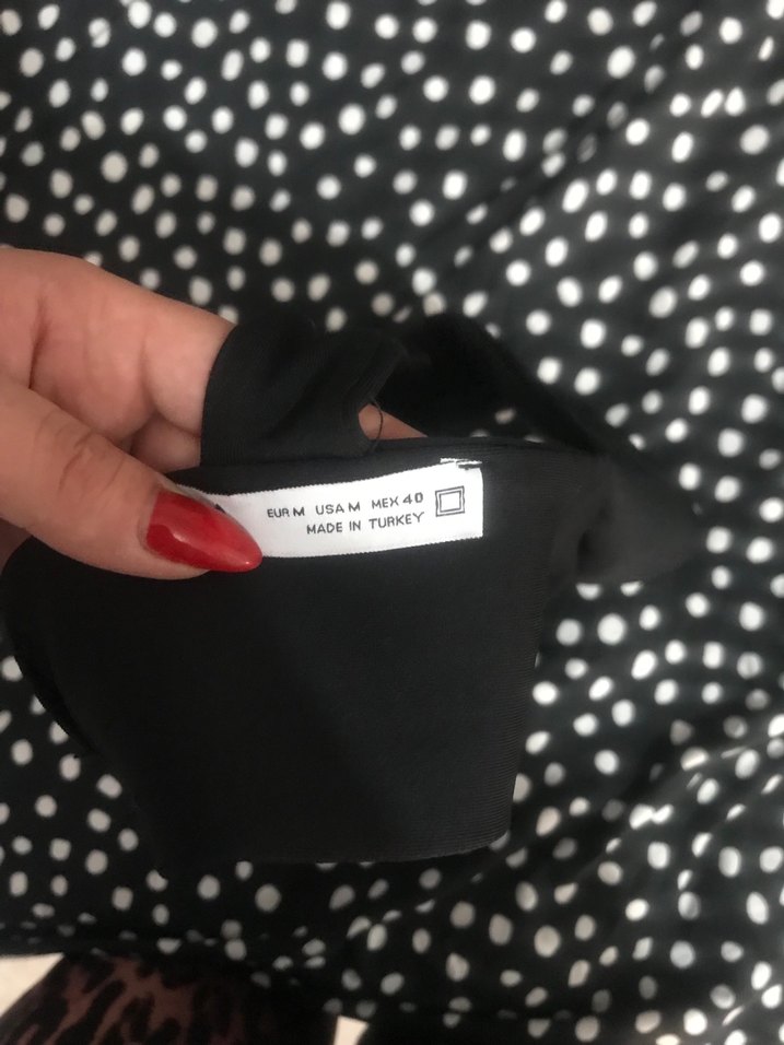 Pul İşlemeli Siyah V Yaka Büstiyer - Görsel 2