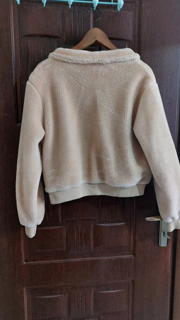 Bej Tüylü Kısa Kadın Mont - Görsel 2