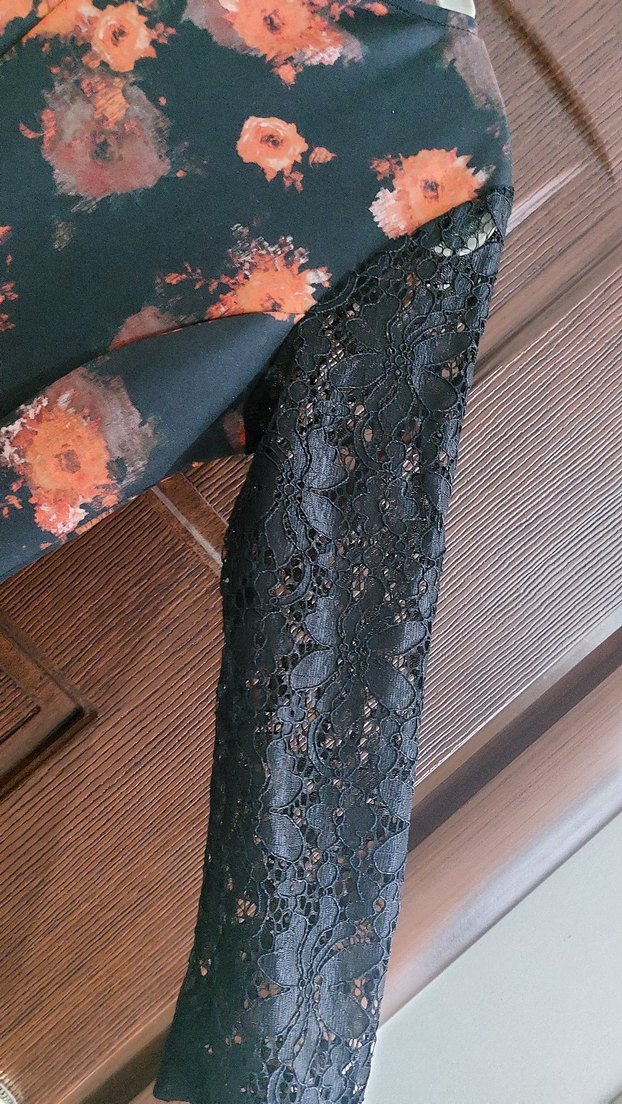 Dantel Kollu Siyah Çiçekli Midi Elbise - Görsel 3