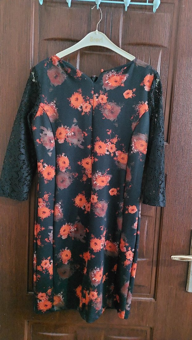 Dantel Kollu Siyah Çiçekli Midi Elbise - Görsel 2