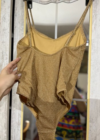 Parlak Altın Renkli İnce Askılı Mayo - Görsel 3