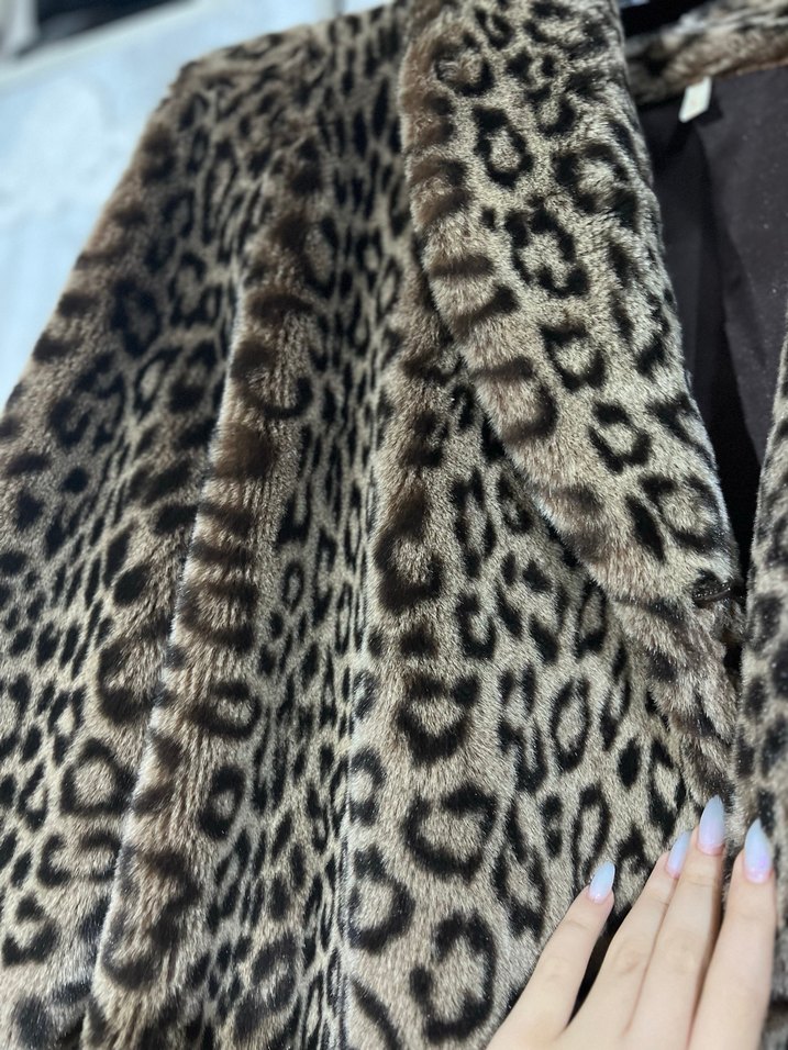 Leopar Desenli Uzun Kadın Suni Kürk - Görsel 2