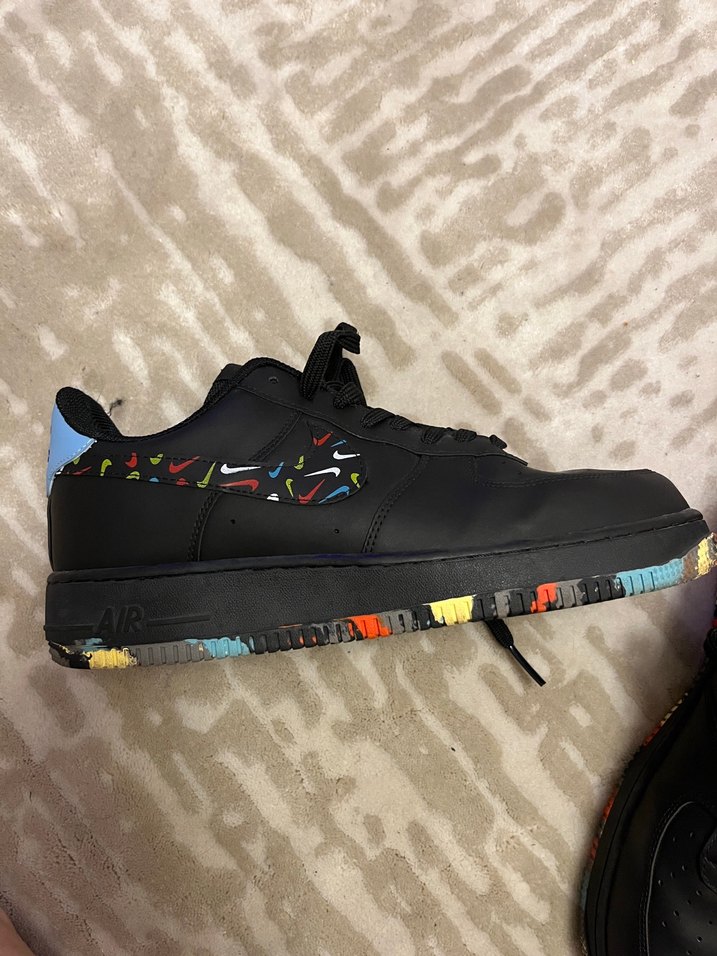 Renkli Detaylı Siyah Nike Düşük Bilek Sneaker — görsel 3/3