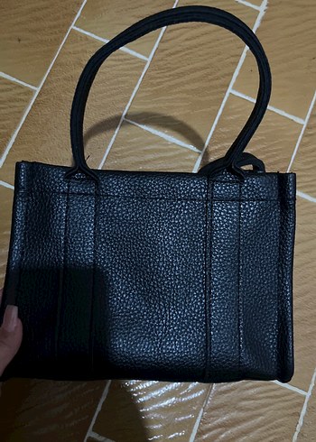 Siyah Deri Tokalı Günlük Kadın Çantası - Görsel 2