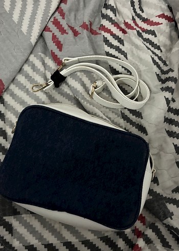 Gri ve Beyaz Fermuarlı Kadın Omuz Çantası - Görsel 2