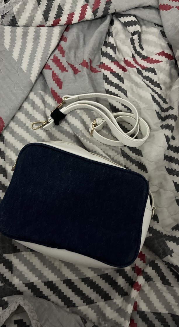 Gri ve Beyaz Fermuarlı Kadın Omuz Çantası - Görsel 2