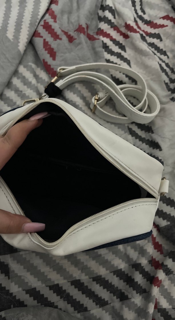 Gri ve Beyaz Fermuarlı Kadın Omuz Çantası - Görsel 3