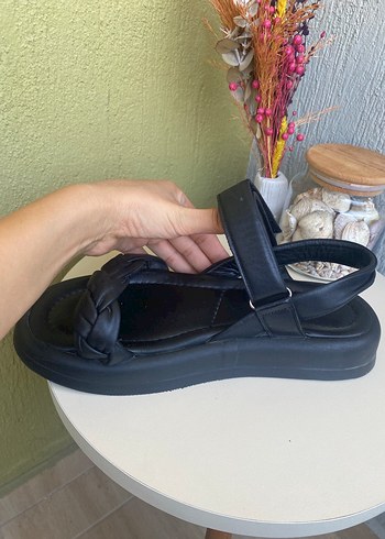 Hotiç Siyah Kadın Sandalet
