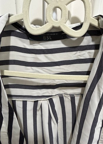 Çizgili Pilili Kadın Gömlek - Görsel 2