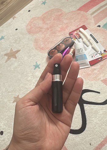 Siyah Mini Kadın Parfüm Şişesi