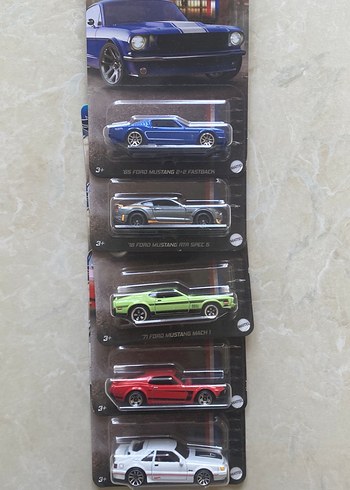 Çok Renkli Hot Wheels Oyuncak Arabalar Seti