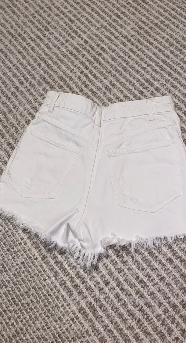 Düğmeli Beyaz Mini Denim Şort - Görsel 3