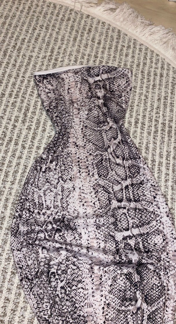 Gri Desenli Kadın Straplez Elbise - Görsel 2