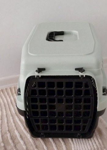 Gri-Beyaz Plastik Taşıma Kabı - Görsel 4