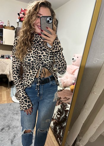 Leopar desenli uzun kollu kadın bluz