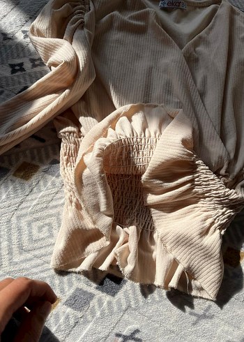 Bej Pilili Keten Uzun Kollu V Yaka Bluz - Görsel 3