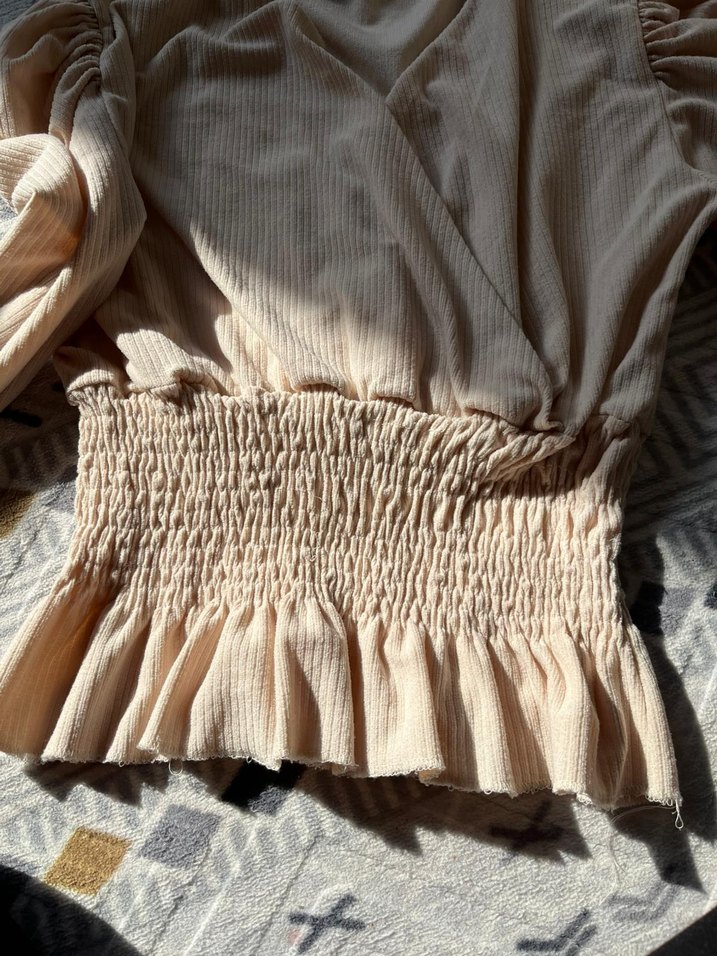 Bej Pilili Keten Uzun Kollu V Yaka Bluz - Görsel 4