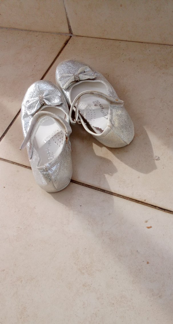 Kız Çocuk Parlak Beyaz Fiyonklu Babet - Görsel 3