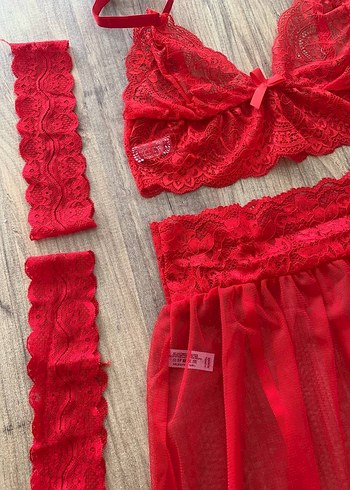 KIRMIZI ETEKLİ TAKIM - Görsel 5